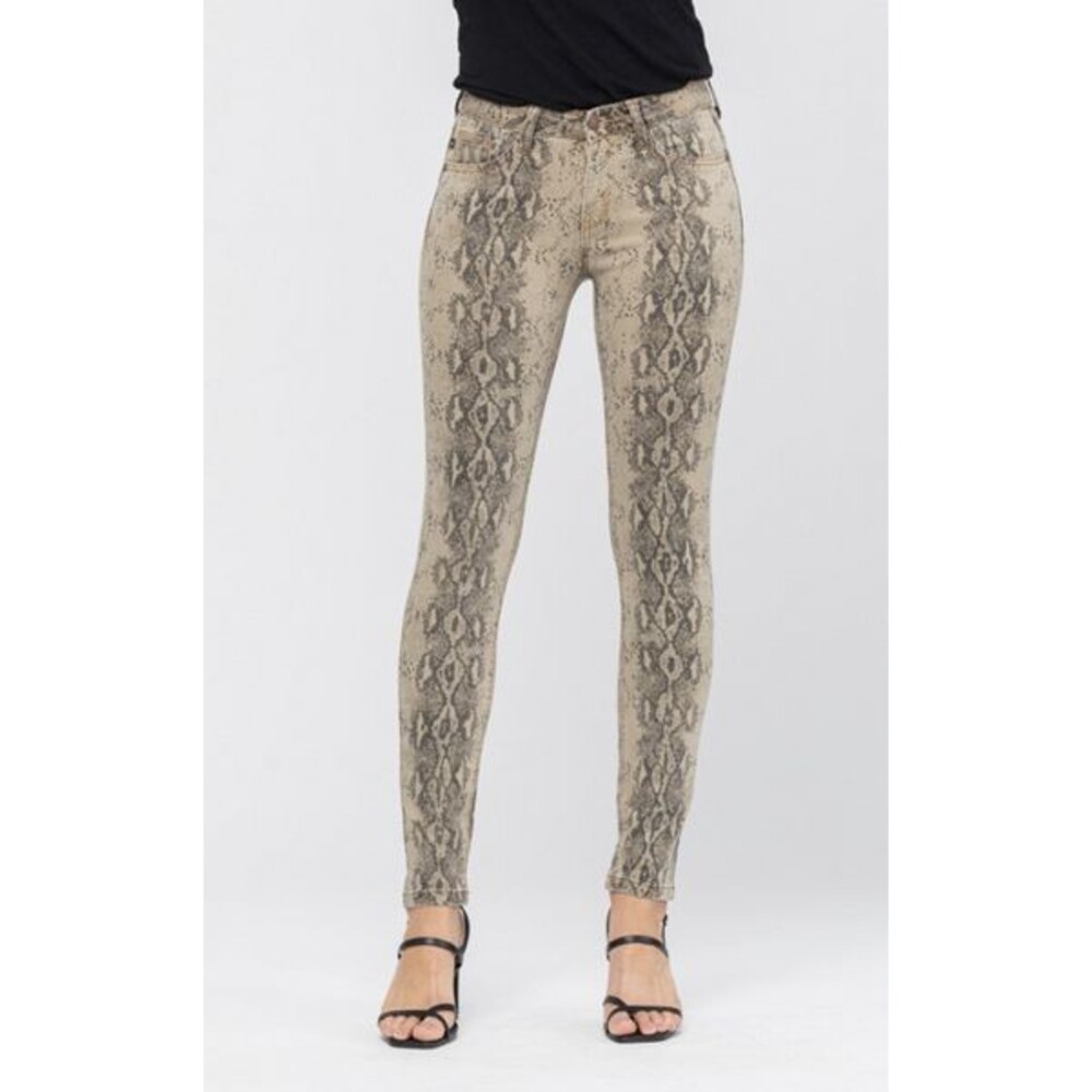 Judy Blue Jeans Snake Skin Size 3 NWT Mid rise